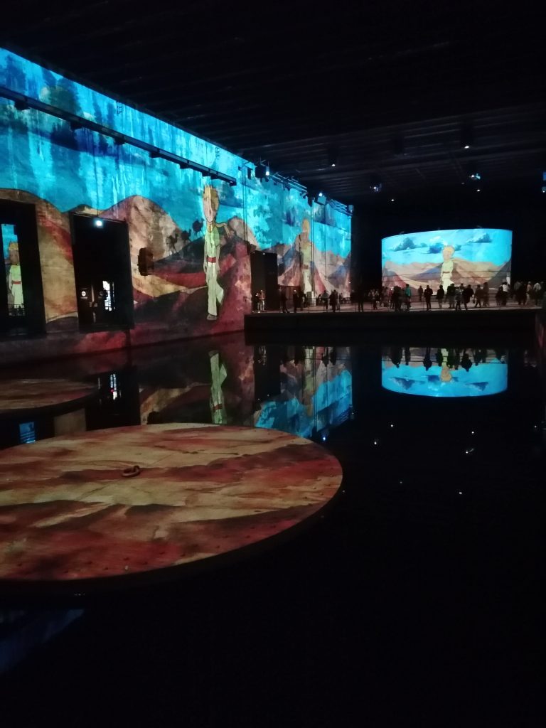 Les Bassins de Lumières, une exposition immersive à Bordeaux