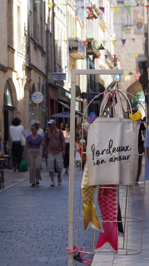 Que faire à Bordeaux en un week-end ? Flâner dans les rues commerçantes !