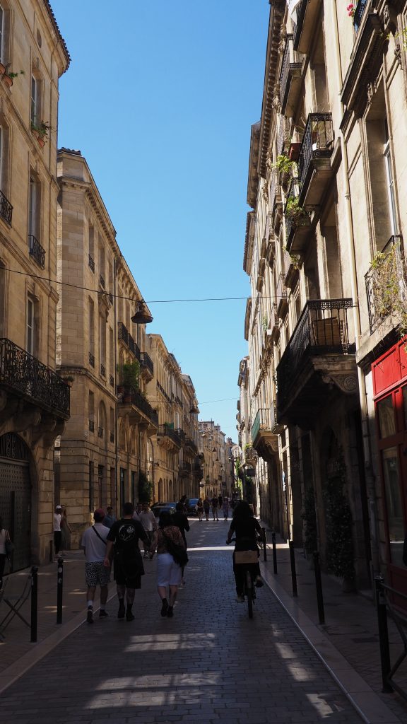 Rue pittoresque du centre historique de Bordeaux